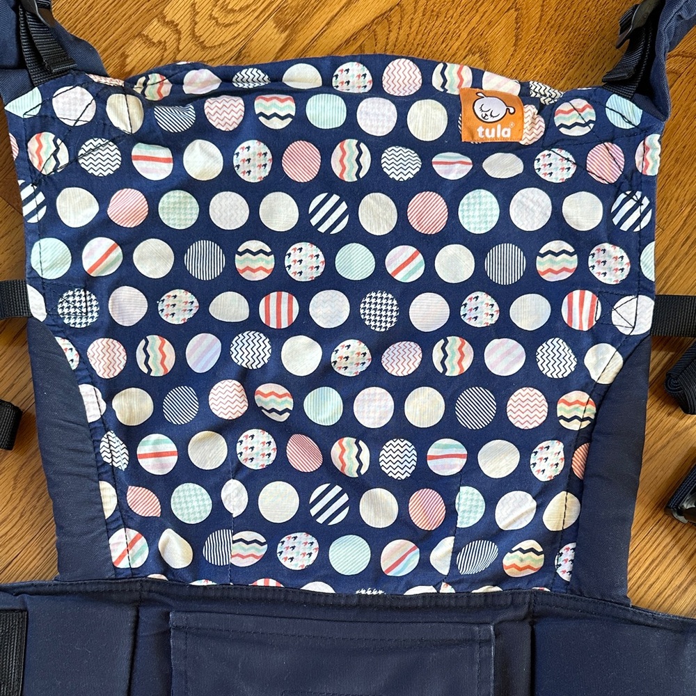 Tula free to grow bay carrier- navy and multicolor dots- like new!